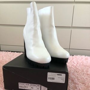 Vintage style boots!